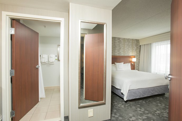 Imagen de la habitación del Hotel Courtyard Cincinnati North At Union Centre. Foto 7