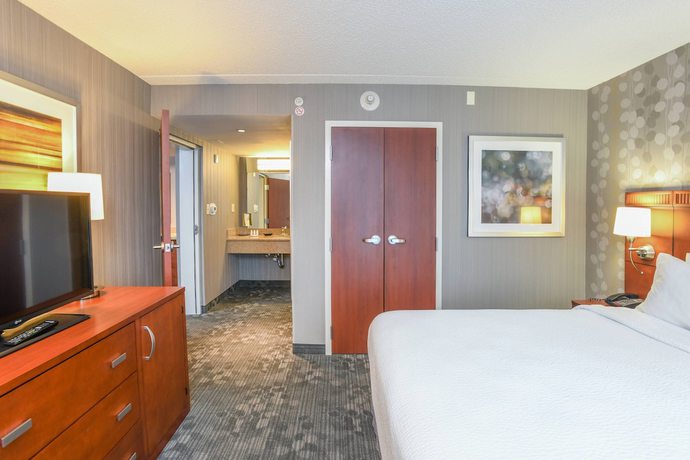 Imagen de la habitación del Hotel Courtyard Cincinnati North At Union Centre. Foto 14