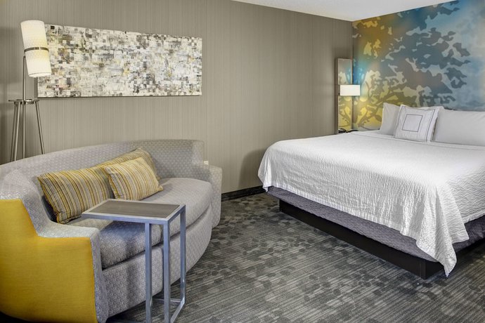 Imagen de la habitación del Hotel Courtyard Cleveland Airport South. Foto 6