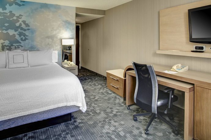 Imagen de la habitación del Hotel Courtyard Cleveland Airport South. Foto 10