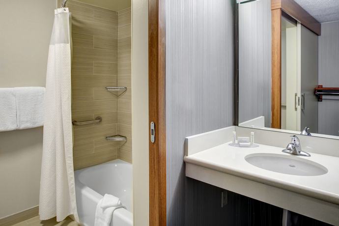 Imagen de la habitación del Hotel Courtyard Cleveland Airport South. Foto 12