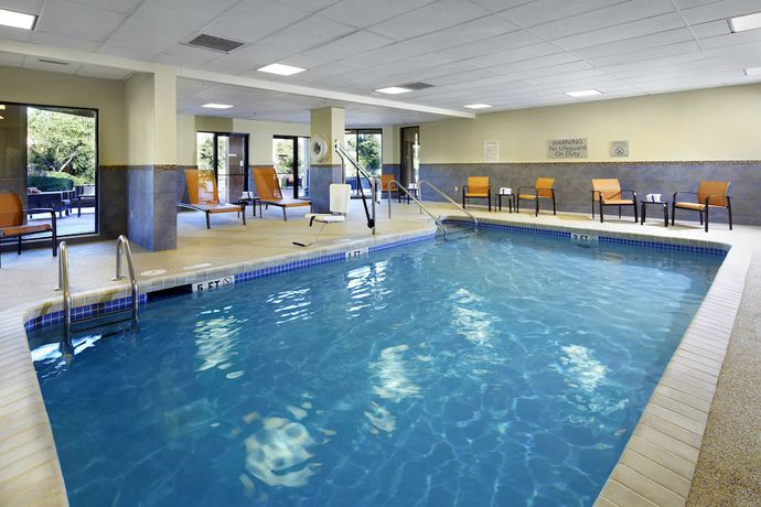 Imagen de la piscina del Hotel Courtyard Columbus Airport. Foto 16