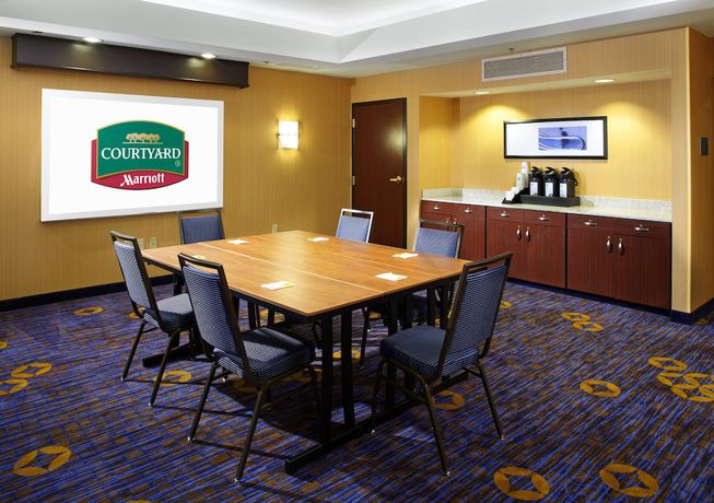 Imagen de los interiores del Hotel Courtyard Columbus Airport. Foto 10