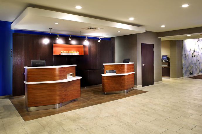 Imagen de los interiores del Hotel Courtyard Columbus Airport. Foto 11