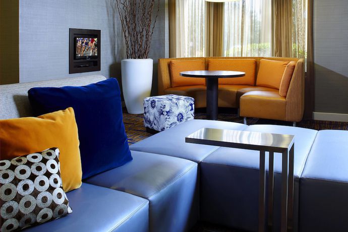Imagen de los interiores del Hotel Courtyard Columbus Airport. Foto 13