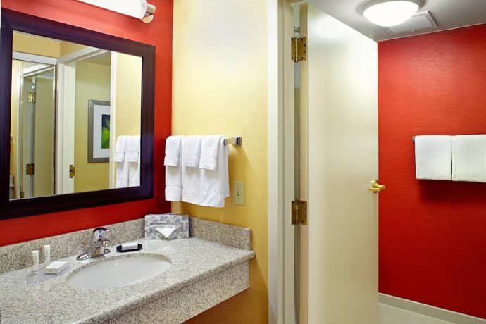 Imagen de la habitación del Hotel Courtyard Columbus Airport. Foto 7