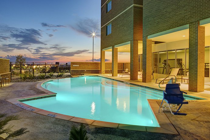 Imagen de la piscina del Hotel Courtyard Dallas Carrollton and Carrollton Conference Center. Foto 20