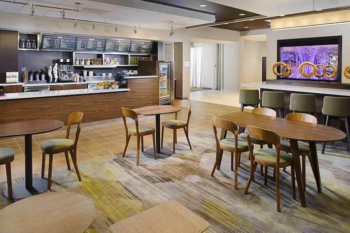 Imagen del bar/restaurante del Hotel Courtyard Dallas Carrollton and Carrollton Conference Center. Foto 4