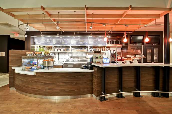 Imagen del bar/restaurante del Hotel Courtyard Dallas Medical/market Center. Foto 2