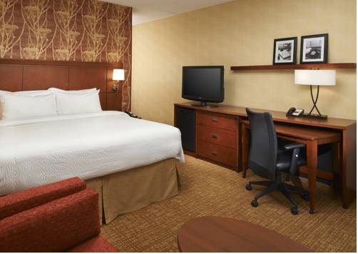 Imagen de la habitación del Hotel Courtyard Detroit Metro Airport Romulus. Foto 4