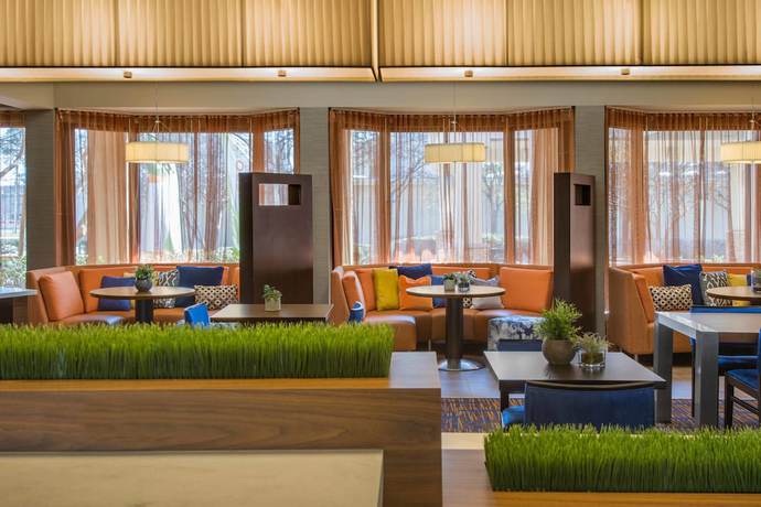 Imagen de los interiores del Hotel Courtyard Detroit Southfield. Foto 12