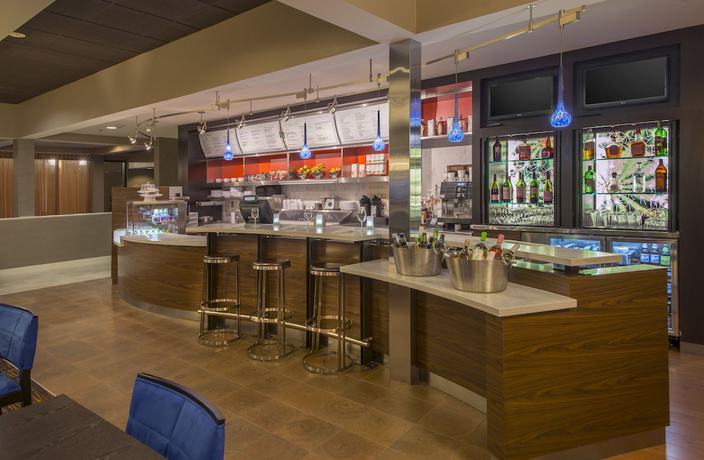 Imagen del bar/restaurante del Hotel Courtyard Detroit Southfield. Foto 2