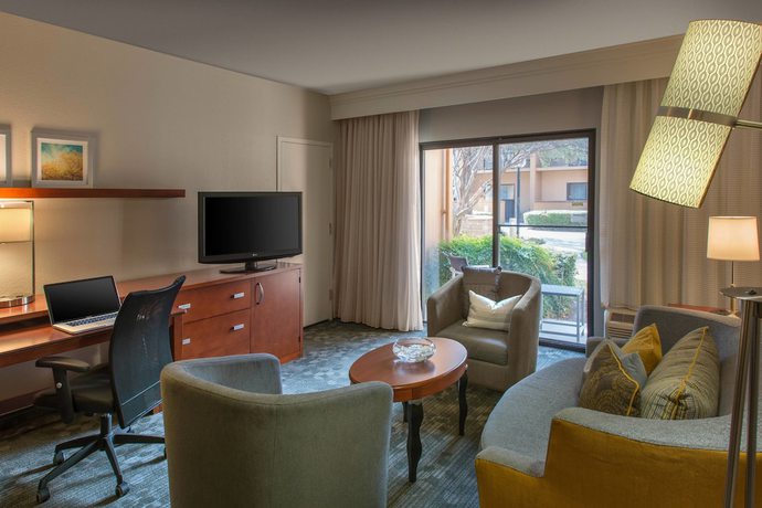 Imagen de la habitación del Hotel Courtyard Detroit Southfield. Foto 8