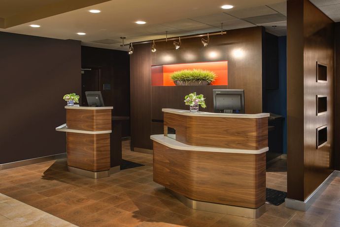 Imagen de los interiores del Hotel Courtyard Detroit Southfield. Foto 13