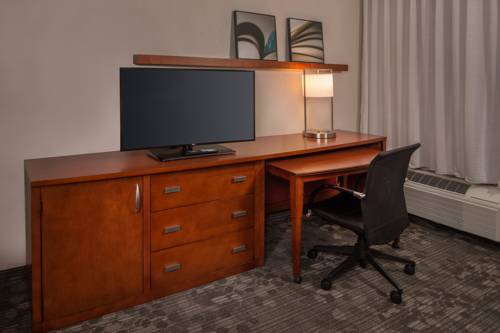 Imagen de la habitación del Hotel Courtyard Dulles Town Center. Foto 4