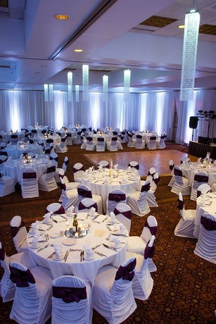 Imagen de los interiores del Hotel Courtyard Edina Bloomington. Foto 2