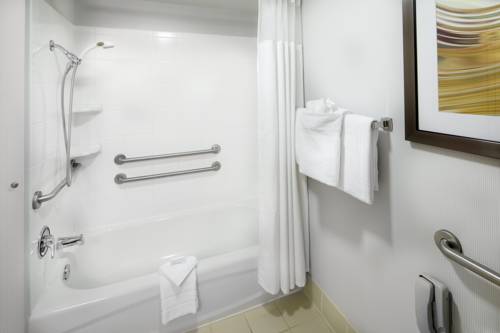 Imagen de la habitación del Hotel Courtyard Edison Woodbridge. Foto 8