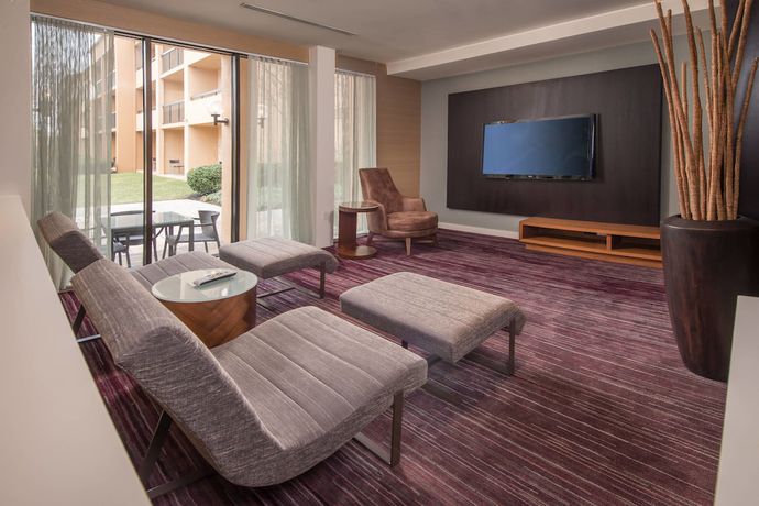 Imagen de los interiores del Hotel Courtyard Fairfax Fair Oaks. Foto 17