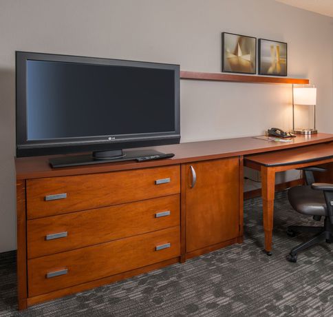 Imagen de la habitación del Hotel Courtyard Fairfax Fair Oaks. Foto 16