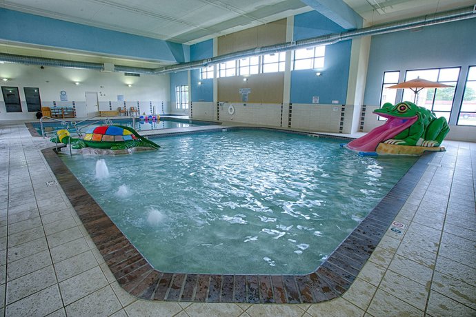 Imagen de la piscina del Hotel Courtyard Fargo Moorhead, MN. Foto 15
