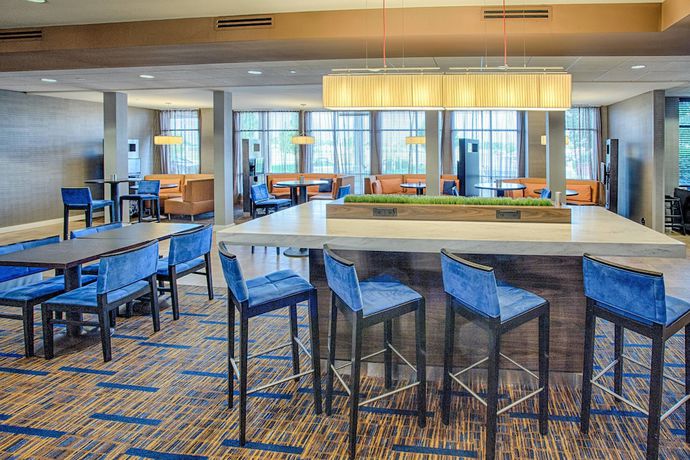 Imagen del bar/restaurante del Hotel Courtyard Fargo Moorhead, MN. Foto 3
