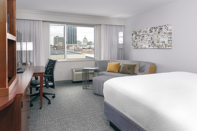 Imagen de la habitación del Hotel Courtyard Fort Wayne Downtown Grand Wayne Convention Center. Foto 10