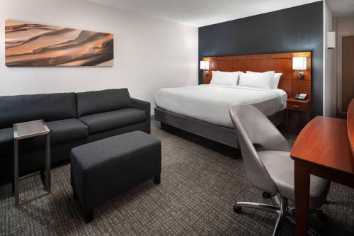 Imagen de la habitación del Hotel Courtyard Fremont Silicon Valley. Foto 10