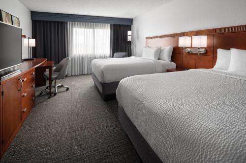Imagen de la habitación del Hotel Courtyard Fremont Silicon Valley. Foto 11