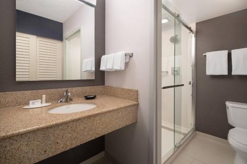 Imagen de la habitación del Hotel Courtyard Fremont Silicon Valley. Foto 12