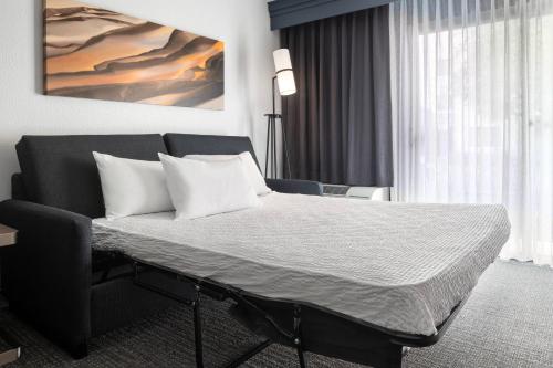 Imagen de la habitación del Hotel Courtyard Fremont Silicon Valley. Foto 16