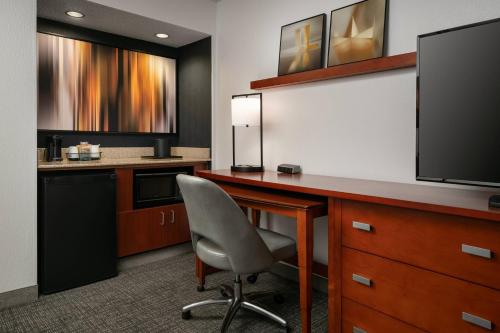 Imagen de la habitación del Hotel Courtyard Fremont Silicon Valley. Foto 20