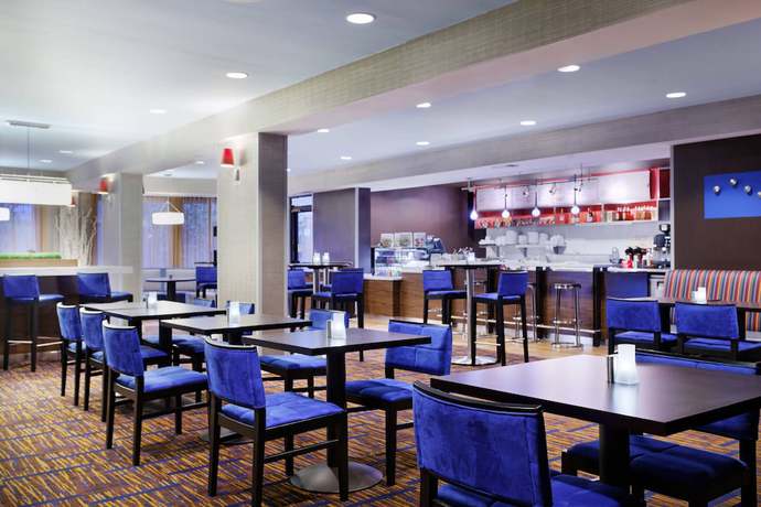 Imagen del bar/restaurante del Hotel Courtyard Gainesville. Foto 3