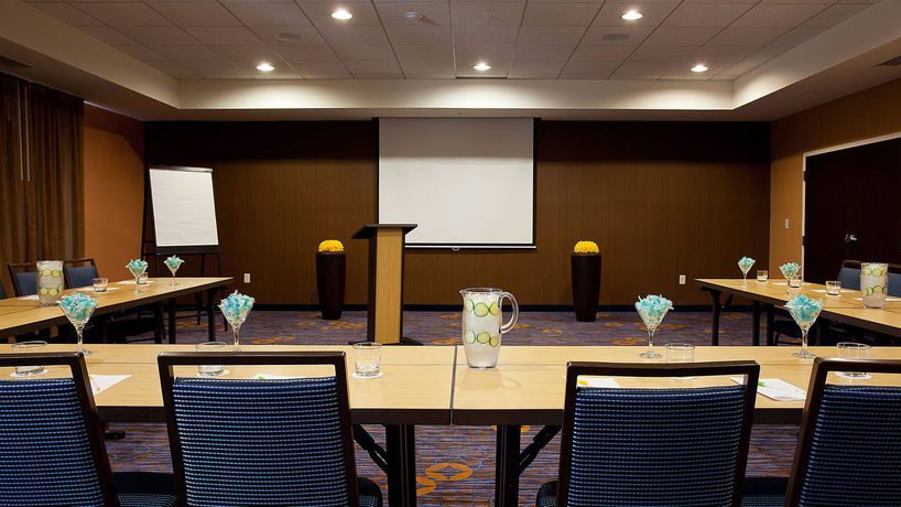 Imagen de los interiores del Hotel Courtyard Galveston Island. Foto 8