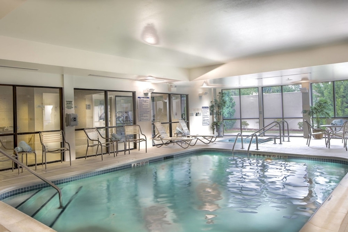 Imagen de la piscina del Hotel Courtyard Greensboro Airport. Foto 19