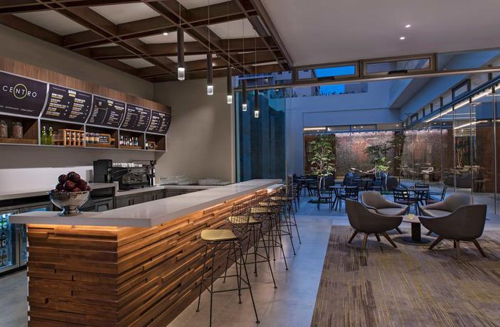 Imagen del bar/restaurante del Hotel Courtyard Guatemala City. Foto 2