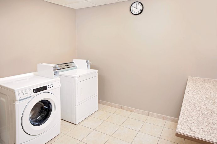 Imagen de los interiores del Hotel Courtyard Houma. Foto 14