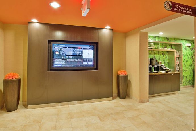 Imagen de los interiores del Hotel Courtyard Houston The Woodlands. Foto 15