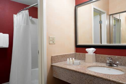 Imagen de la habitación del Hotel Courtyard Indianapolis Airport. Foto 7