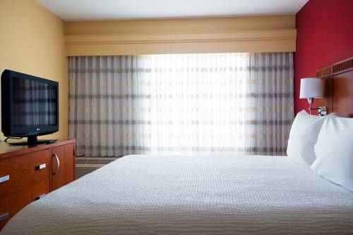 Imagen de la habitación del Hotel Courtyard Indianapolis Airport. Foto 8