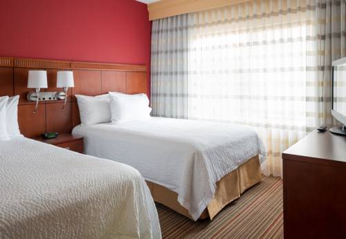 Imagen de la habitación del Hotel Courtyard Indianapolis Airport. Foto 9
