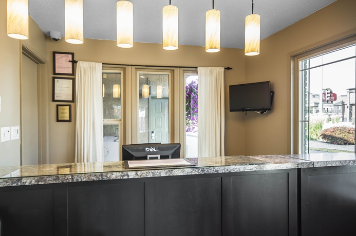 Imagen de los interiores del Hotel Courtyard Inn Vernon. Foto 13