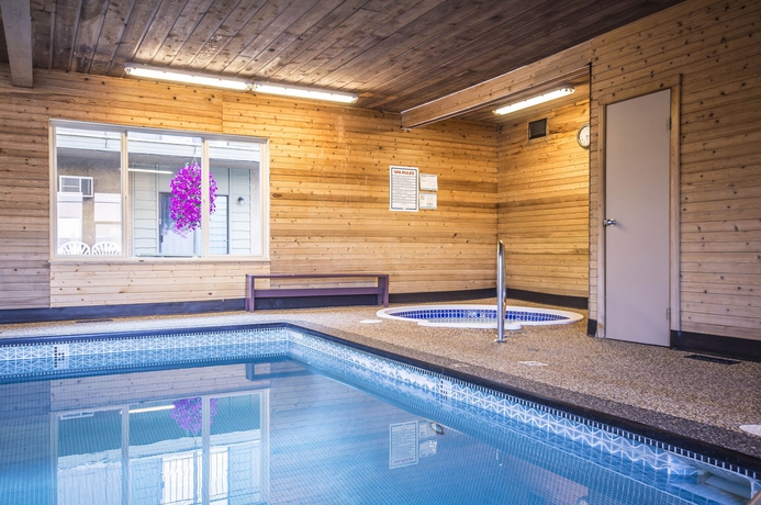 Imagen de la piscina del Hotel Courtyard Inn Vernon. Foto 16