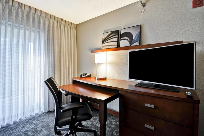 Imagen de la habitación del Hotel Courtyard Jacksonville Airport Northeast. Foto 14