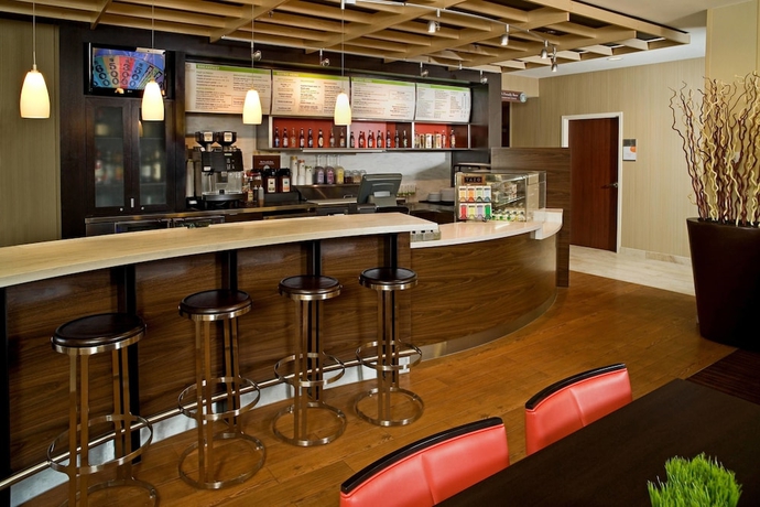Imagen del bar/restaurante del Hotel Courtyard Jacksonville Butler Boulevard. Foto 3