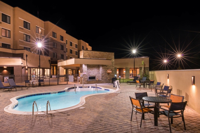 Imagen de la piscina del Hotel Courtyard Jacksonville. Foto 18