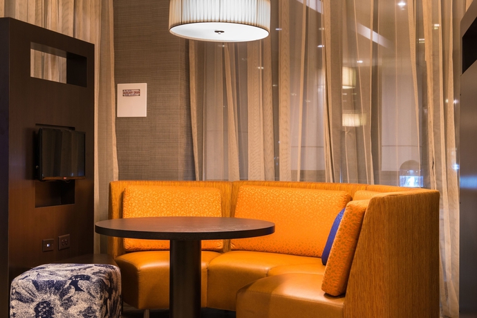 Imagen del bar/restaurante del Hotel Courtyard Jacksonville. Foto 3
