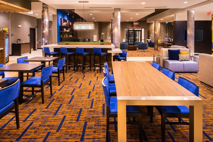 Imagen del bar/restaurante del Hotel Courtyard Jacksonville. Foto 4