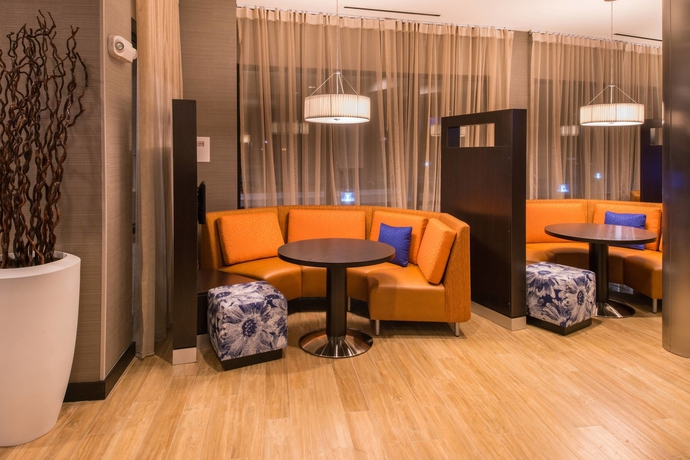 Imagen del bar/restaurante del Hotel Courtyard Jacksonville. Foto 6