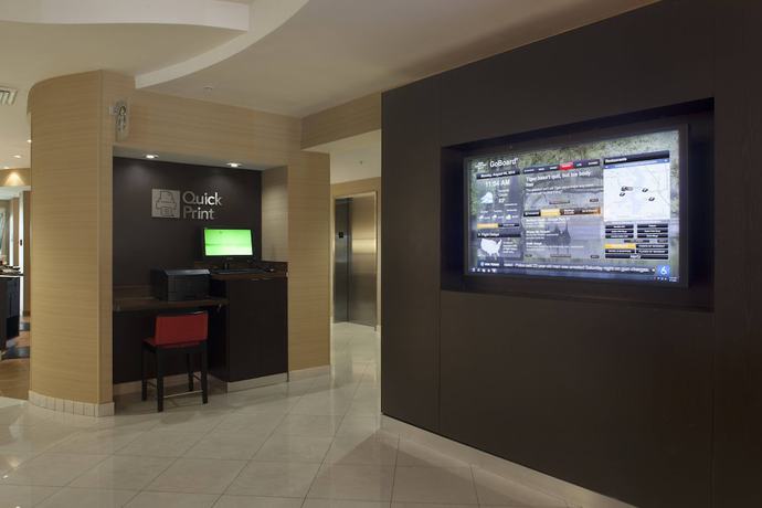 Imagen de los interiores del Hotel Courtyard Jacksonville Orange Park. Foto 17