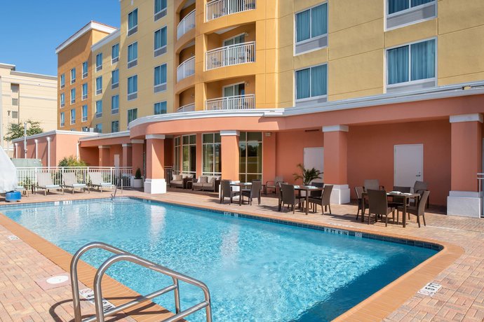 Imagen de la piscina del Hotel Courtyard Jacksonville Orange Park. Foto 20